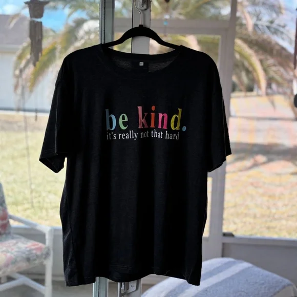 “Be Kind” Graphic Tee – Size (XXL) - Picture 2 of 4